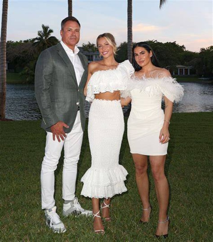 Ashley Dupre Is a More Successful Media Professional Than Eliot Spitzer