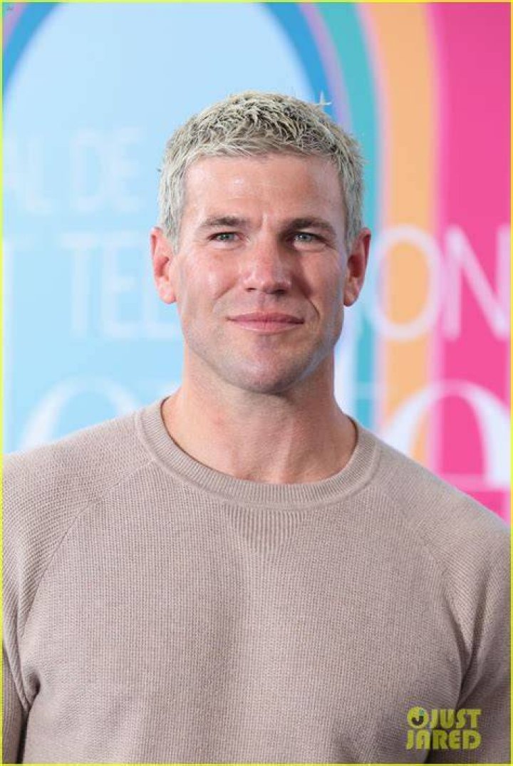 Austin Stowell