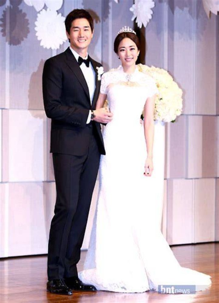 Bae Su Bin 2024 Wife, net worth, tattoos, smoking & body facts Taddlr
