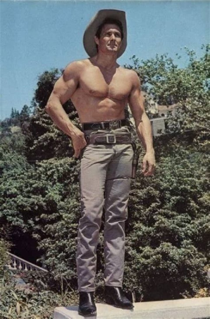 Clint Walker Bio, Age, Career, Net Worth, Height, Married, Facts