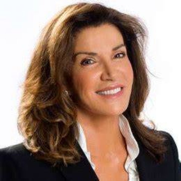 Hilary Farr Age, Bio, Wiki, Son, Husband, Married, House, Rocky Horror,