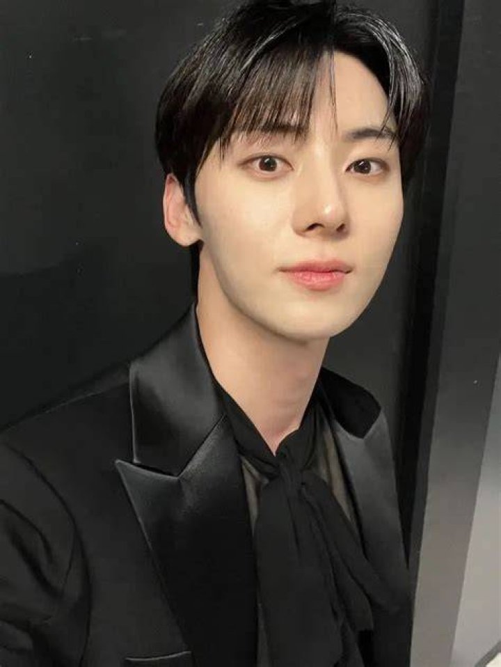 HWANG MINHYUN BIO AND LIFESTYLE He was look like CHA EUN WOO 🥰🥰
