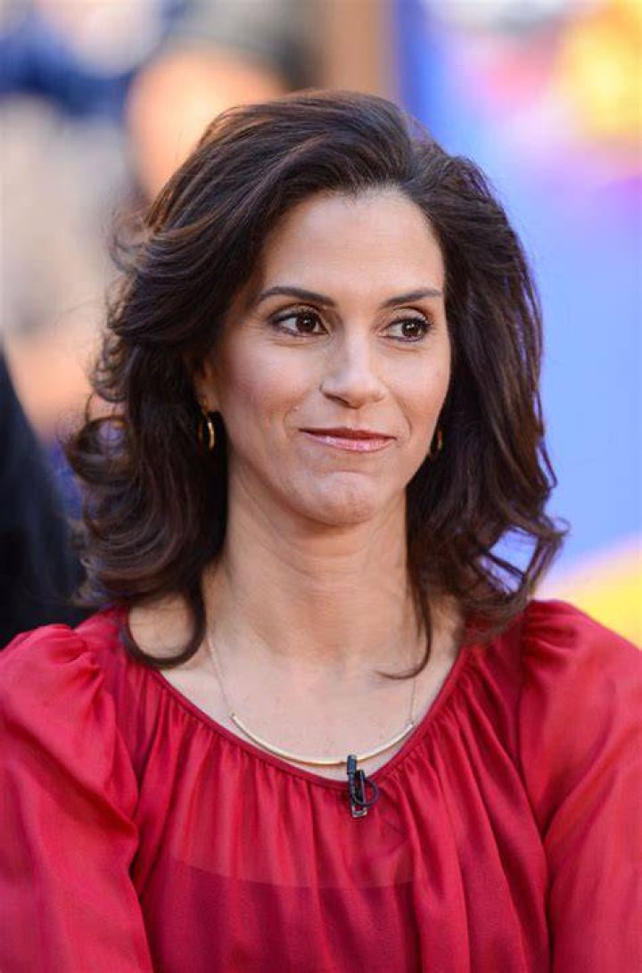 Jami Gertz on 'The Neighbors' The Forward