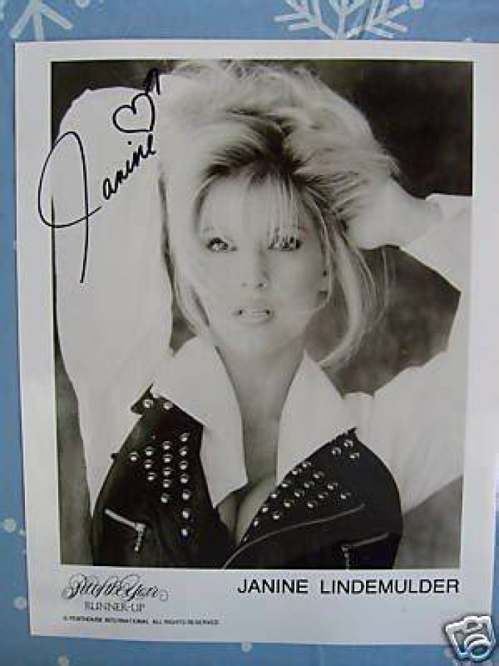Janine Lindemulder signed photo