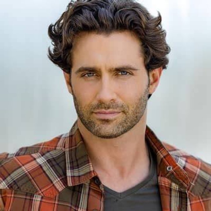 Jonathan Stoddard Bio, Age, Height, Nationality, Net Worth, Facts