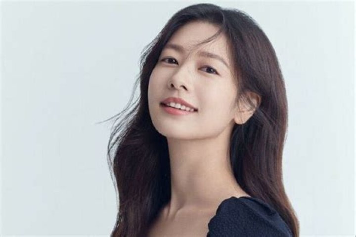 Jung Somin Height, Weight, Age, Boyfriend, Biography, Family, Facts