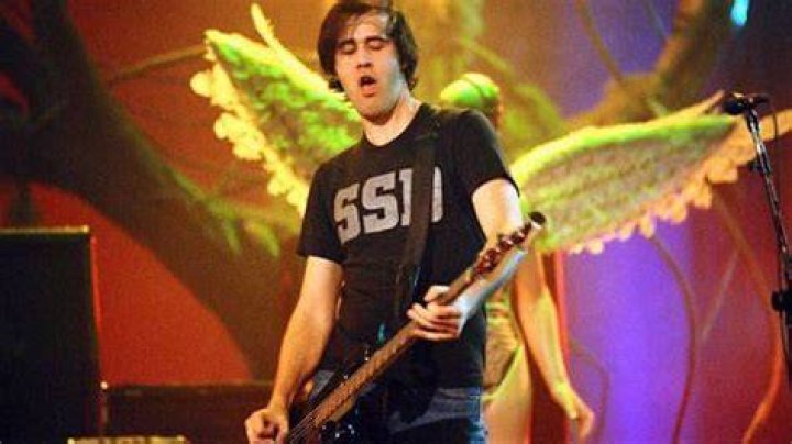 Krist Novoselic Net Worth Nirvana & Lifestyle [2024 Update]
