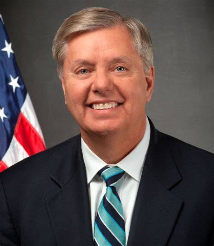 Lindsey Graham's response to Chelsea Handler's homophobic tweet doesn't