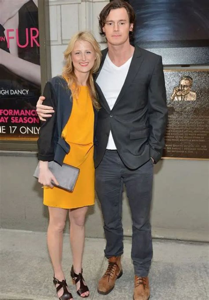 Mamie Gummer Age, Husband, Divorce, Family, Height & More