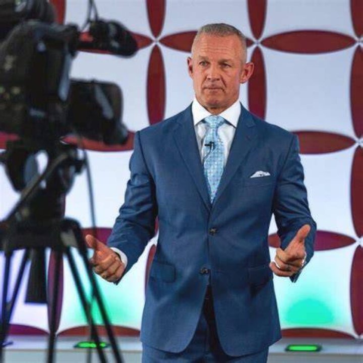 Merril Hoge Bio [2021 Update] Net Worth, Wife, Book & Concussion