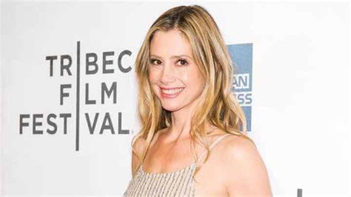 Mira Sorvino, 54, stuns on Oscar night with husband, 40 Express Digest