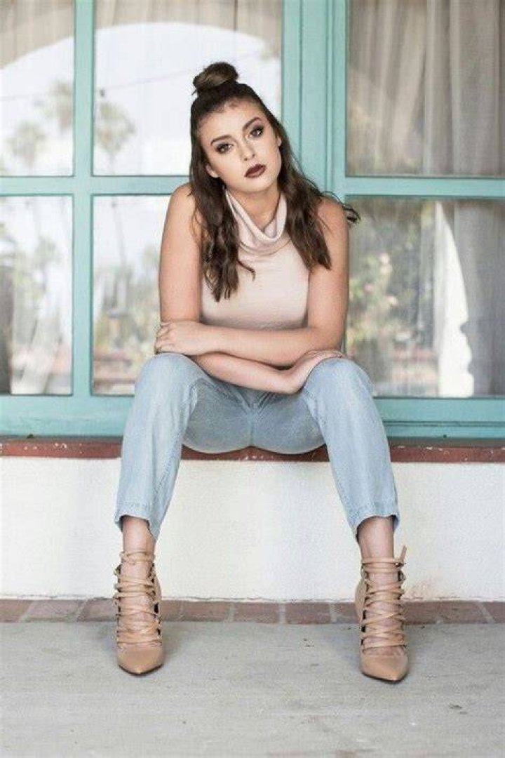 Pin auf kalani hilliker