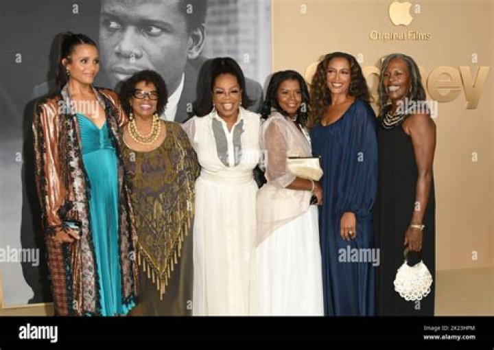 SIDNEY POITIER & DAUGHTERS 32ND NAACP IMAGE AWARDS PRESS ROOM UNIVERSAL