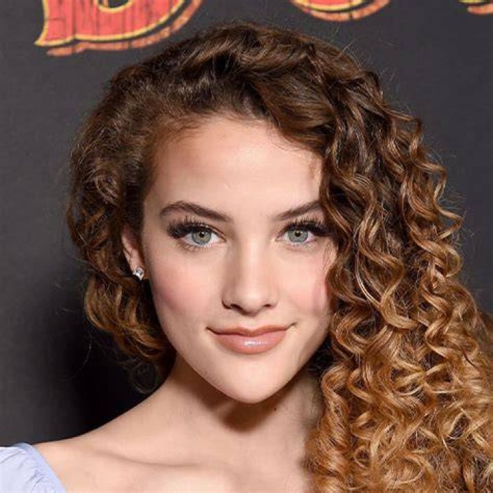 Sofie Dossi Biography, Height & Life Story Super Stars Bio