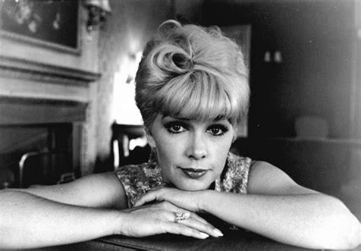 Stella Stevens &bull; Years 60's sexy bikini vintage swimsuit pin up girl