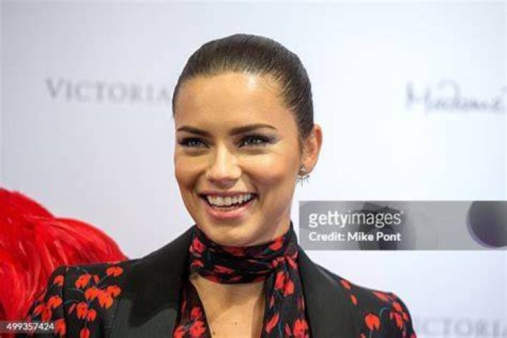 Unveiling Adriana Lima's Daughter Victoria A Glimpse Into Their Life