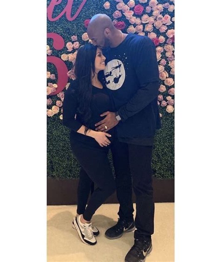 Vanessa Bryant Shows Off Baby Bump on Kids Choice Sports Awards Carpet